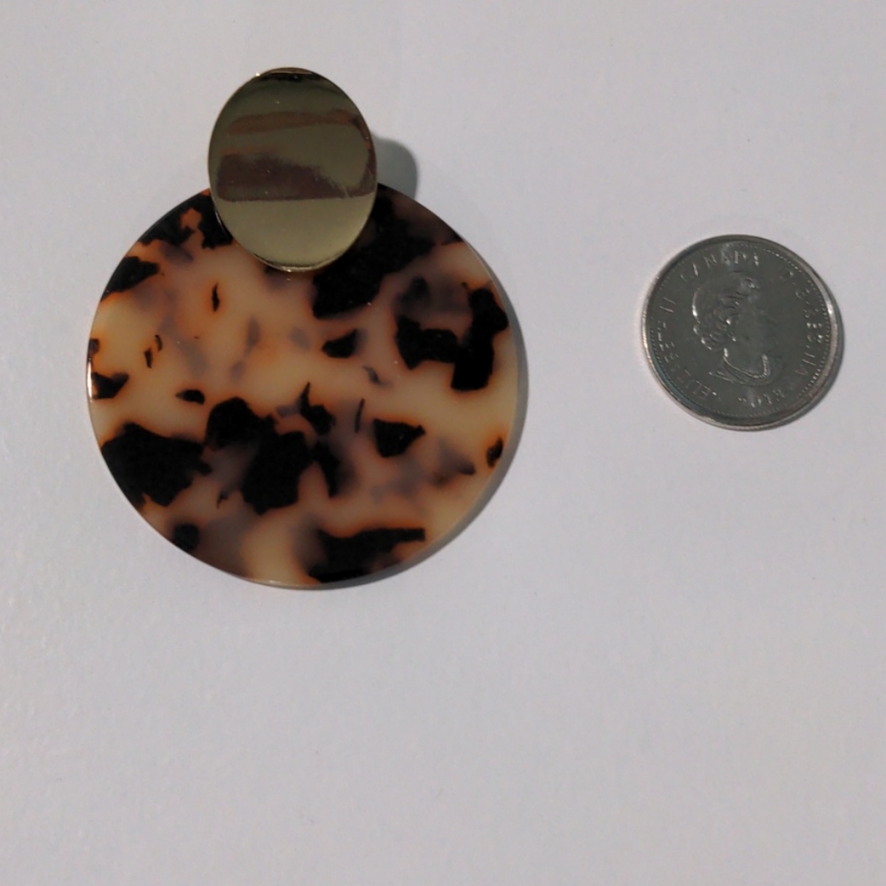 Leopard Pattern Round Drop Earrings - Picture 4 of 4